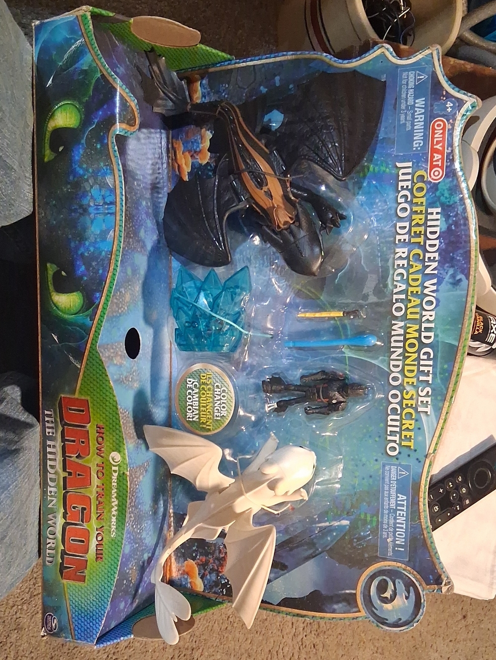 How to Train Your Dragon Hidden World Gift Set - White and Black Dragons